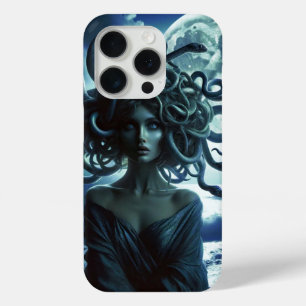 Jonge mooie Medusa bij de Maan & Oceaan iPhone 15 Pro Case
