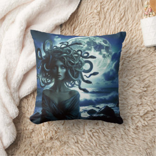 Jonge mooie Medusa bij de Maan & Oceaan Kussen