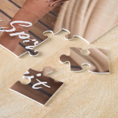 Jonge Native American poseert op houten muur Legpuzzel (Zijkant)