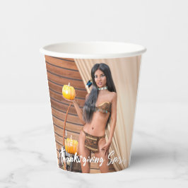 Jonge Native American poseert op houten muur Papieren Bekers