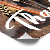 Jonge Native American poseert op houten muur Perfect Poster (Hoek)