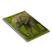 Jonge olifant met voogd in grasreservaat notitieboek (Rechterzijde)