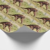 Jonge orang-oetan die op gras loopt cadeaupapier (Hoek)