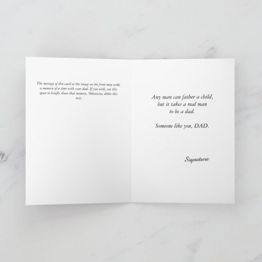 Jonge vader met jonge zoon zonnige dag Vaderdag Kaart (Binnen)