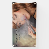 Jonge Vaping Vape Business Accent van vrouw aanpas Spandoek (Verticaal)