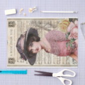 Jonge Victoriaans Dame met Roze Bloem Jurk Rozen Tissuepapier (Craft)