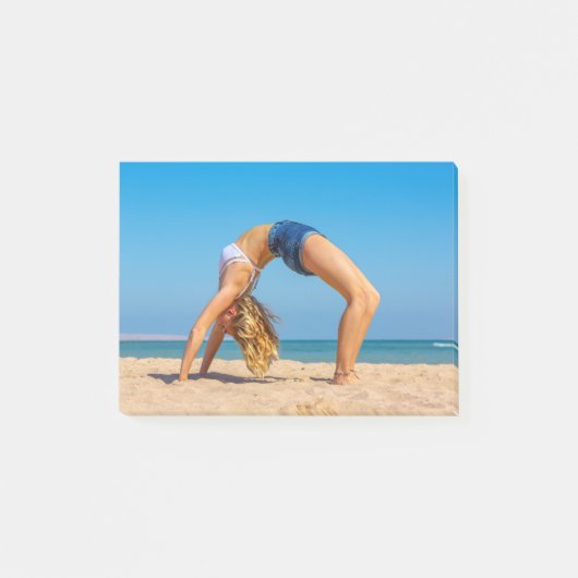 Jonge vrouw bocht terug op egyptisch strand.JPG Post-it® Notes (Voorkant)