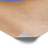 Jonge vrouw die een gelaatsmasker draagt, glimlach poster (Hoek)