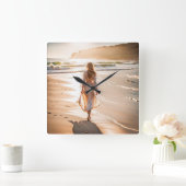 Jonge Vrouw die het Strand lopen Vierkante Klok (Huis)