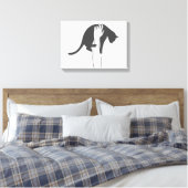 Jonge vrouw die kat tilt - Kies achtergrondkleur Canvas Afdruk (Insitu (Slaapkamer))
