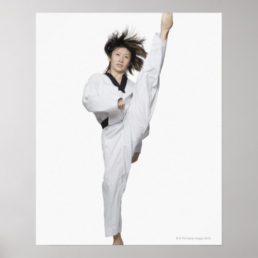 Jonge vrouw die schoppen oefent poster (Voorkant)