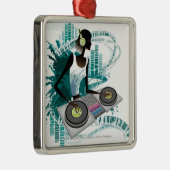 Jonge vrouw Dj Gebruikend Platenspeler in Nightclu Metalen Ornament (Rechts)