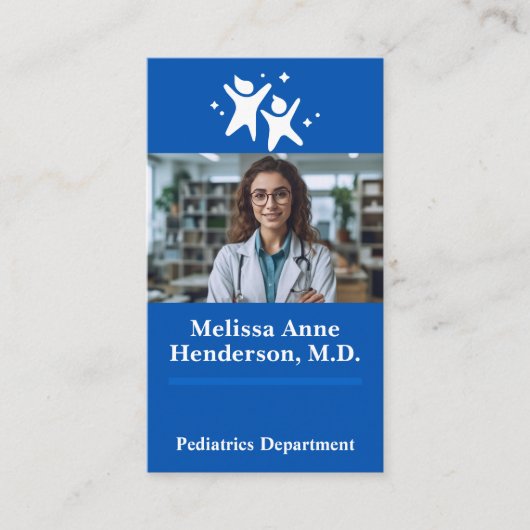 Jonge vrouw dokter glimlachend in Kantoor Visitekaartje (Voorkant)