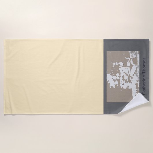 jonge vrouw in een yogahouding strandlaken (Voorkant)