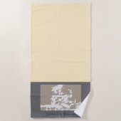 jonge vrouw in een yogahouding strandlaken (Voorkant)