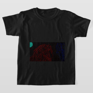 Jonge vrouw in nachtelijk landschap t-shirt