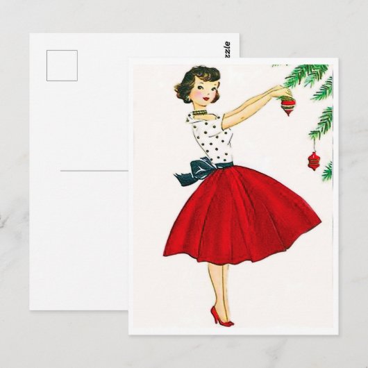 Jonge vrouw in rode jurk die kerstboom versiert briefkaart (Voorkant / Achterkant)