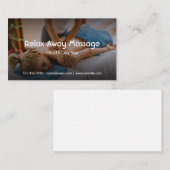 Jonge vrouw krijgt schoudermassage visitekaartje (Voorkant / Achterkant)