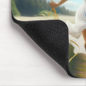 Jonge vrouw loopt met verjaardagsballonnen muismat (Hoek)