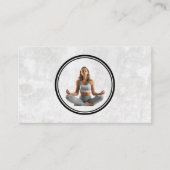 Jonge vrouw mediteert | yogahouding visitekaartje (Voorkant)