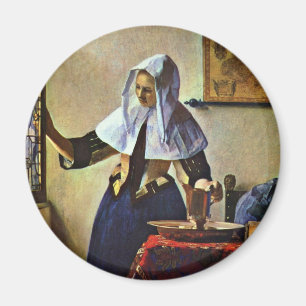 Jonge vrouw met een waterpitcher.. van Johannes Ve Magneet