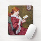 Jonge vrouw met rood haar die een goed boek lezen muismat (Met muis)