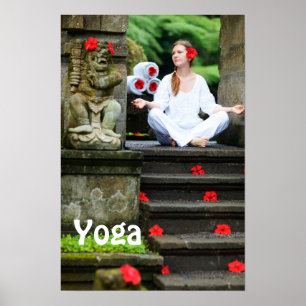 Jonge vrouw oefent yoga poster