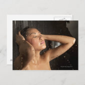 Jonge vrouw onder de douche briefkaart (Voorkant / Achterkant)