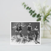 Jonge Vrouwen Zand Duin Fotografie 1935 Briefkaart (Staand voorkant)