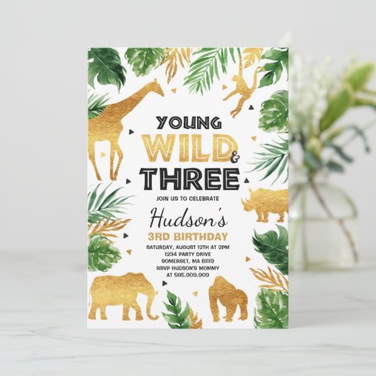 Jonge wilde dieren en drie wilde dieren die op een kaart (Staand voorkant)