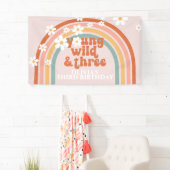 Jonge Wilde Drie Groovy Regenboog Madelief Verjaar Spandoek (Insitu)