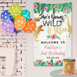 Jonge wilde en Drie Dinosaur-meisjes 3e verjaardag Spandoek