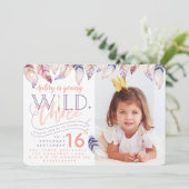 Jonge, wilde en drie fotoverjaardagsuitnodigingen. kaart (Staand voorkant)
