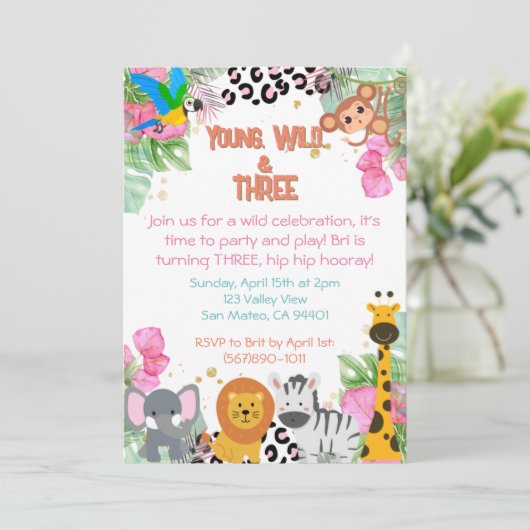 Jonge, wilde en drie meisjes verjaardag uitnodigin kaart (Staand voorkant)