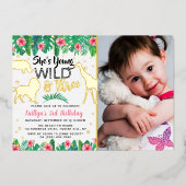 Jonge wilde en Drie Oerwouden meisjes 3e verjaarda Folie Uitnodiging (Voorkant)