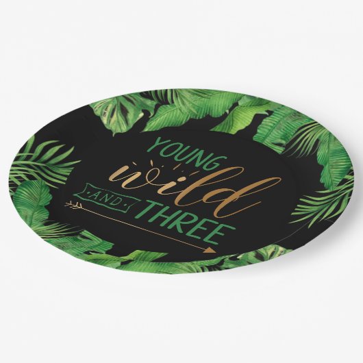 Jonge, wilde en drie verjaardagsfeestjes papieren bordje (Gekanteld)