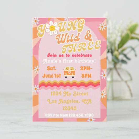 Jonge, wilde en drie verjaardagsuitnodigingen kaart (Staand voorkant)