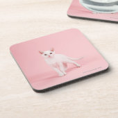 Jonge witte kat drankjes onderzetter (Linkerzijde)