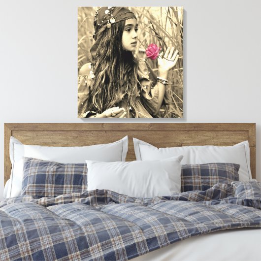 Jonge zigeuner meisje canvas print (Insitu (Slaapkamer))