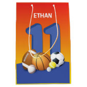 Jongen 11th Birthday Sports Balls Medium Cadeauzakje (Voorkant)