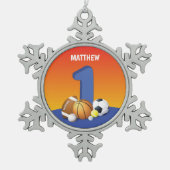Jongen 1e verjaardag Sportballs Tin Sneeuwvlok Ornament (Voorkant)
