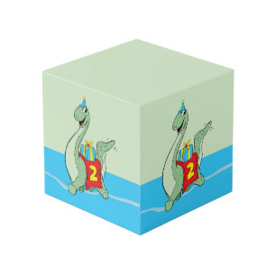 Jongen, 2e verjaardag dinosaurus kubus