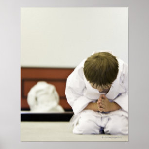 Jongen (4-5 jaar) die karaatkapjes dragen, poster