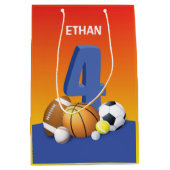Jongen 4e verjaardag Sportbannen Medium Cadeauzakje (Voorkant)