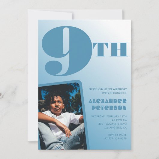 Jongen 9e verjaardag uitnodigingen Blauwe foto (Voorkant)