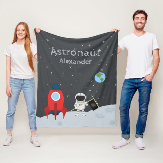 Jongen Astronaut on Moon, Monogrammed Voornaam Fleece Deken (In situ)