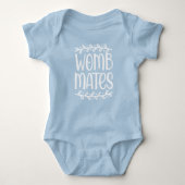 JONGEN - baarmoeder maten bodysuit wit lettertype (Voorkant)