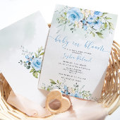 Jongen baby in de baby shower-uitnodiging in bloom kaart