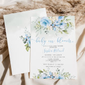 Jongen baby in de baby shower-uitnodiging in bloom kaart