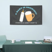 Jongen BABY-Q A-Baby breekt aangepaste banner (Beurs)